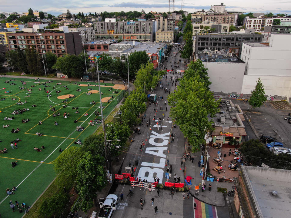 Image: Capitol Hill Autonomous Zone in Seattle (David Ryder / Getty Images)