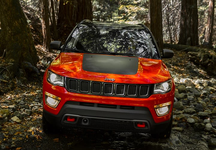 2017 Jeep Compass Trailhawk front photo