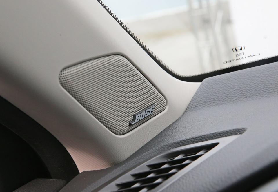 頂規Prestige車型標配有BOSE Centerpoint高級音響+12支揚聲器(含低重音)。