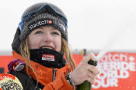 <p>Championne du monde de snowboard extrême pour la deuxième année consécutive, la suissesse Estelle Balet, est morte mardi 19 avril 2016, dans une avalanche dans les Alpes suisses lors du tournage d'un film. Elle n'avait que 21 ans.</p>