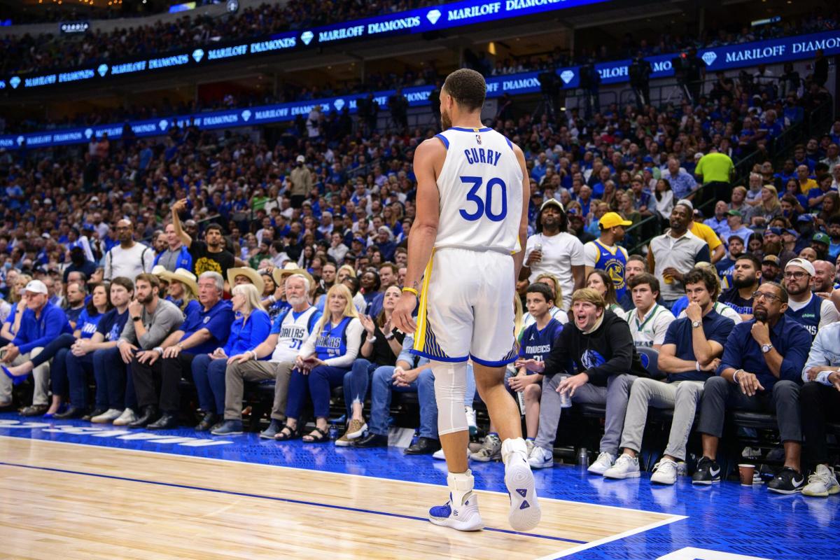 Watch Steph Curry Drills Signature No Look Triple From Corner In Game 3 Vs Mavs