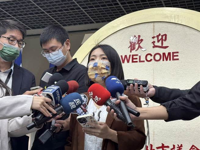 台北市議員徐巧芯7日接受媒體聯訪。（楊亞璇攝）