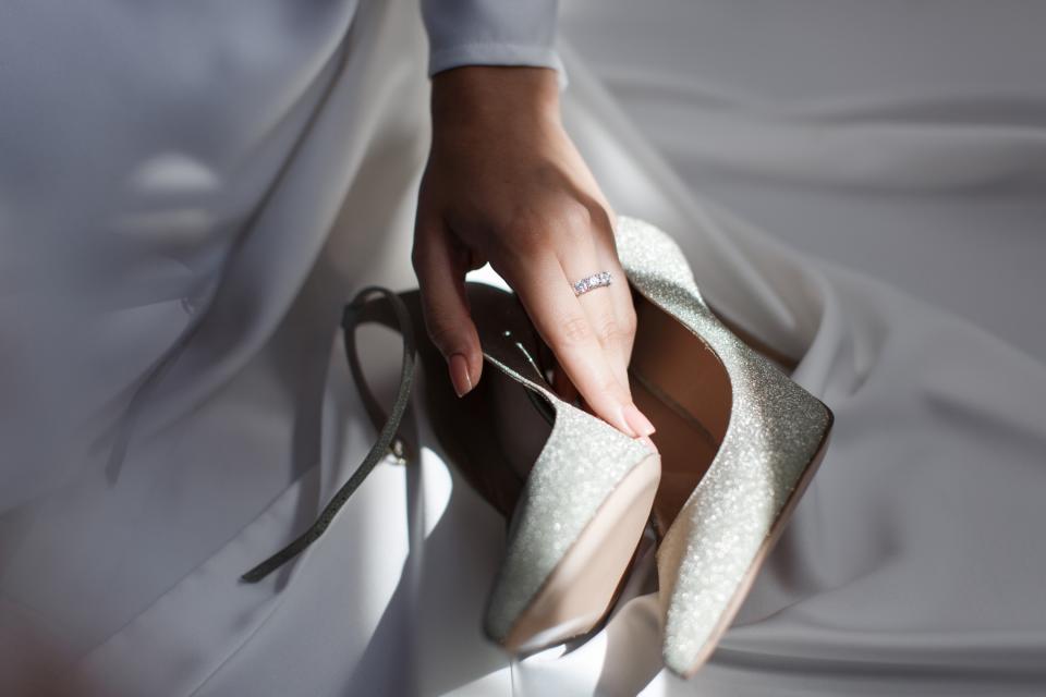 新娘婚鞋6個挑選法則&禁忌全解析！除了一定要是全新的，還有「這幾個」習俗必知！