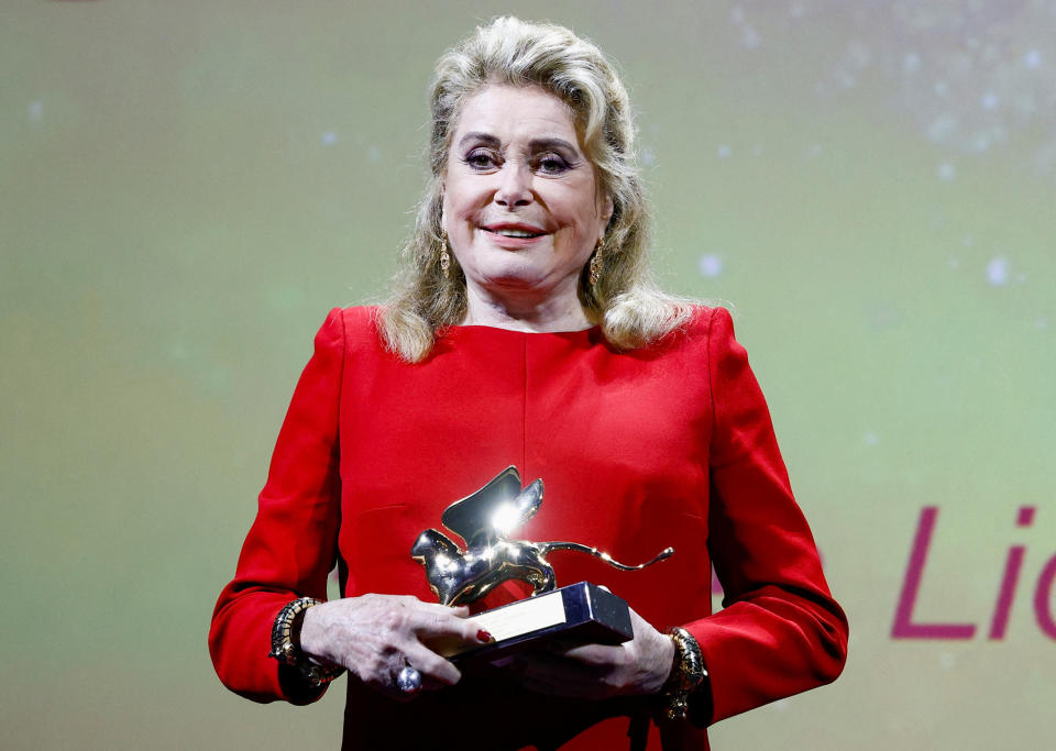 78歲法國女星凱薩琳丹妮芙奪得「終身成就榮譽金獅獎」。（圖／路透）