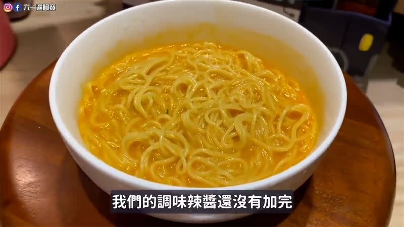 阿寬與61開箱了近期討論度極高的5樣全聯美食。（圖／六一遛阿寬 授權）