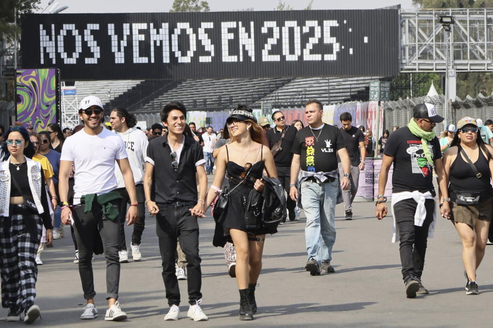 Público en el festival Vive Latino en la Ciudad de México el domingo 17 de marzo de 2024. (Foto AP/Ginnette Riquelme)