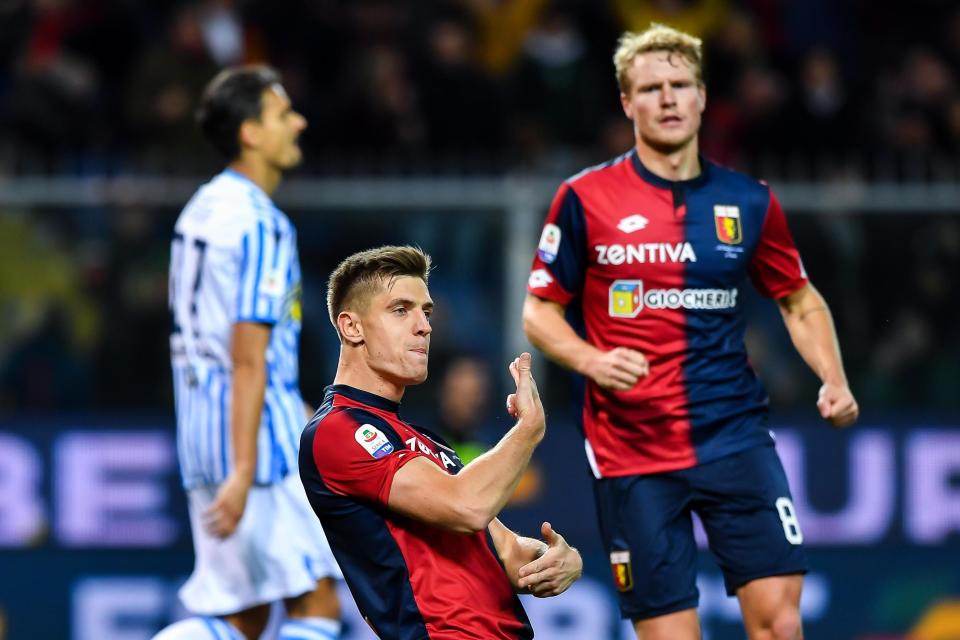 Genoa's Krzysztof Piatek, center, celebrates after scoring his side's equalizing goal on a penalty kick during a Serie A soccer match between Genoa and Spal at the Luigi Ferraris Stadium in Genoa, Italy, Sunday, Dec. 9, 2018. (Simone Arveda/ANSA via AP)