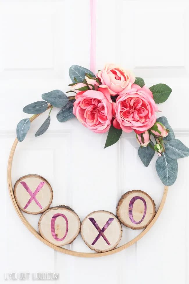 XOXO Hoop Display