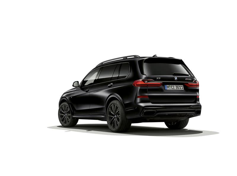 BMW X7 Frozen Black更能展現出X7的肌肉線條。（圖／翻攝自BMW官網）