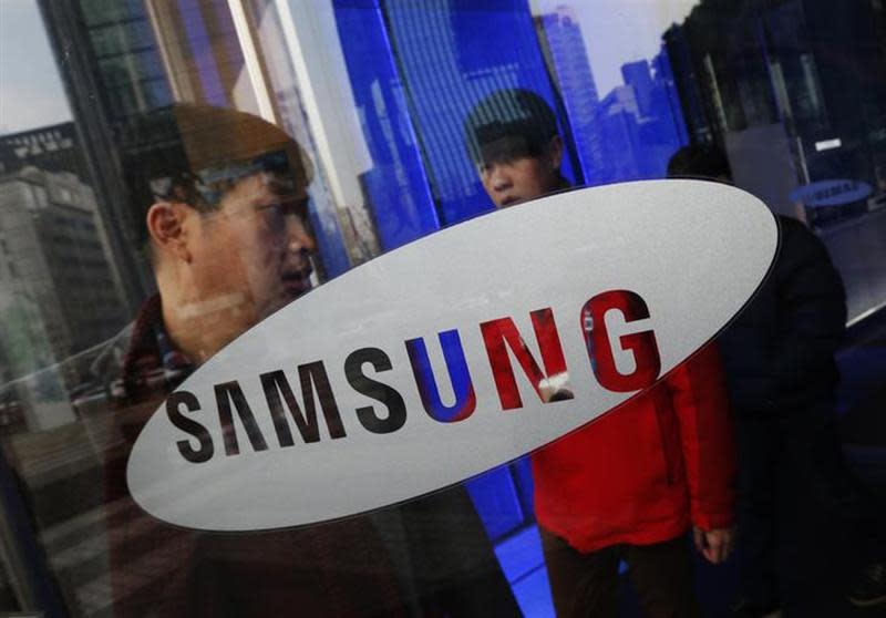 <p><b><span>1. Samsung Electronics<br></span></b><span>* Revenue: $212.68 Billion<br>* Number of Employees: 270,000<br>* Samsung has been the world's largest maker of LCD panels since 2002, the world's largest television manufacturer since 2006, and the world's largest manufacturer of mobile phones since 2011.<br><b>Did you know?</b> In Samsung’s Gi-Heung and On-Yang semiconductor plants, at least 26 employees were diagnosed with blood cancer. A total of 193 persons got sick with cancers or rare terminal diseases.<br></span></p>