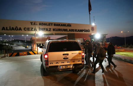 A car carrying U.S. pastor Andrew Brunson enters the Aliaga Prison and Courthouse complex in Izmir, Turkey October 12, 2018. REUTERS/Umit Bektas