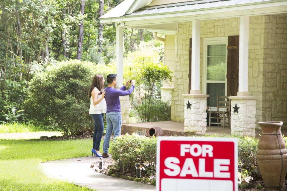 Los inversores, adultos mayores que no venden sus casas y las comisiones contribuyen al aumento de los precios de las viviendas. Foto: Getty Images. 