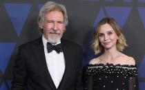 <p>Dreimal war Harrison Ford bisher verheiratet, 2010 ging der Schauspieler mit "Ally McBeal"-Star Calista Flockhart den Bund der Ehe ein. Ford brachte vier Kinder aus früheren Beziehungen mit in die Ehe, seine Frau einen adoptierten Sohn. (Bild: Steve Granitz/WireImage/Getty Images)</p> 