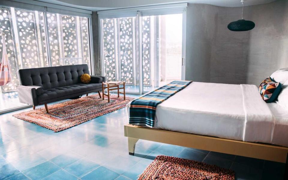 El Blok's Esquina suites have two walls of floor-to-ceiling windows. | Soraya Matos