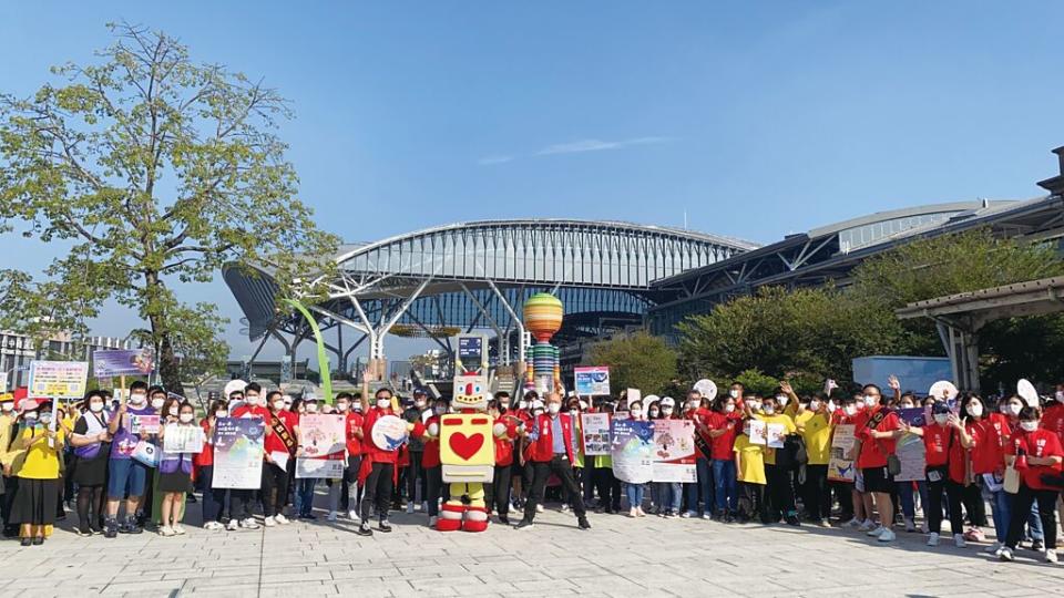 「您的一票，決定愛的力量」最後倒數，快閃文創台中驛，聲援社福讓愛永續。圖／台新銀行公益慈善基金會