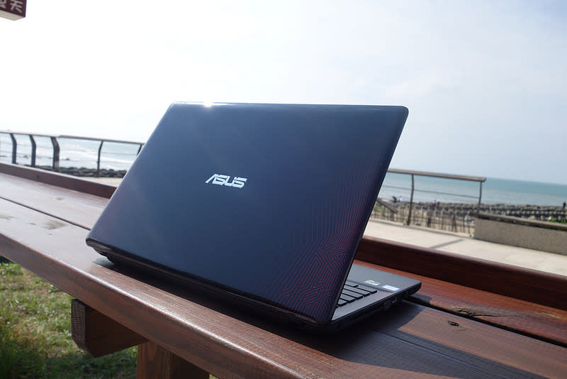 全民電玩筆電 ASUS X550V 雙碟混合拼CP值