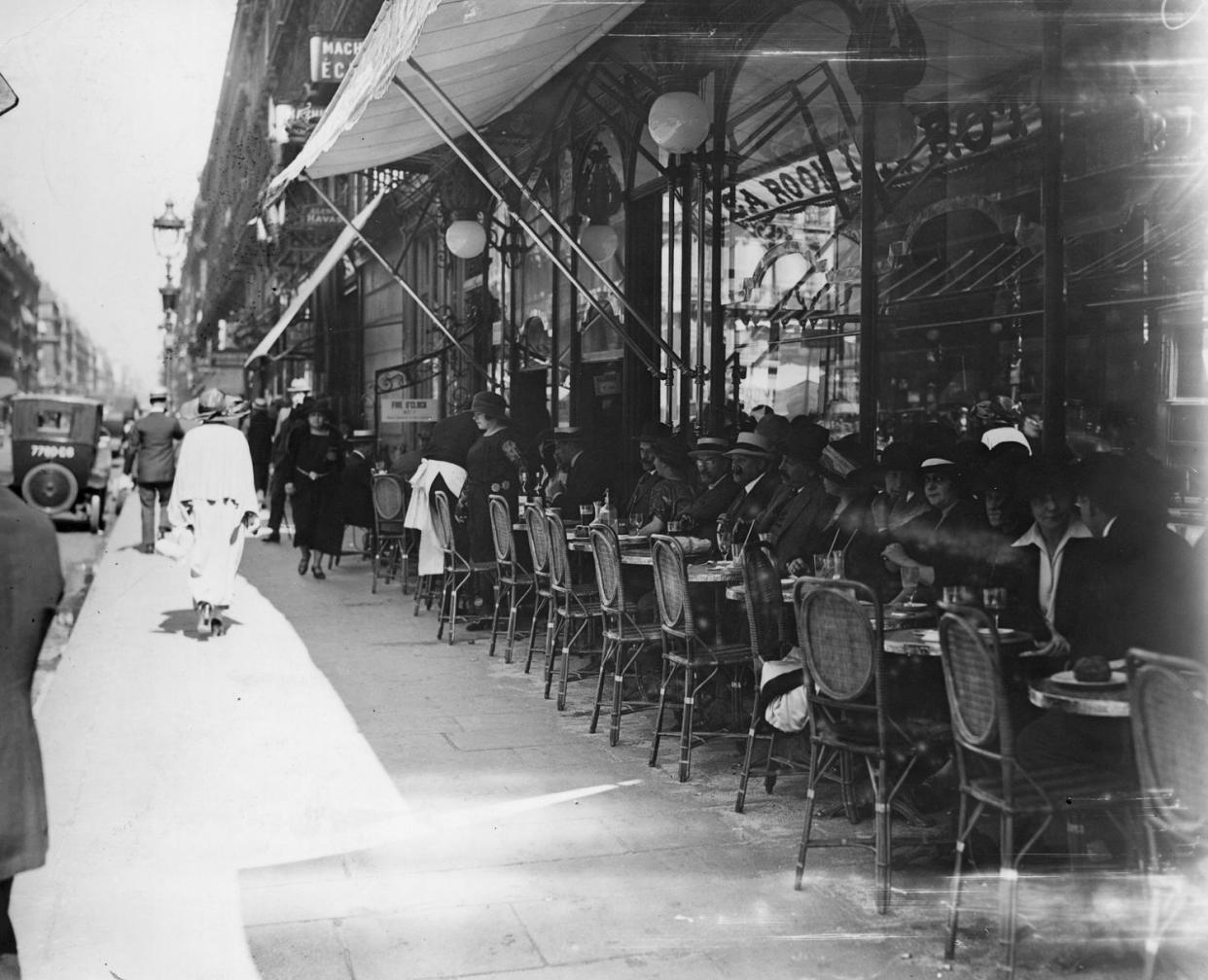 Paris Cafe (Topical Press Agency / Getty Images)