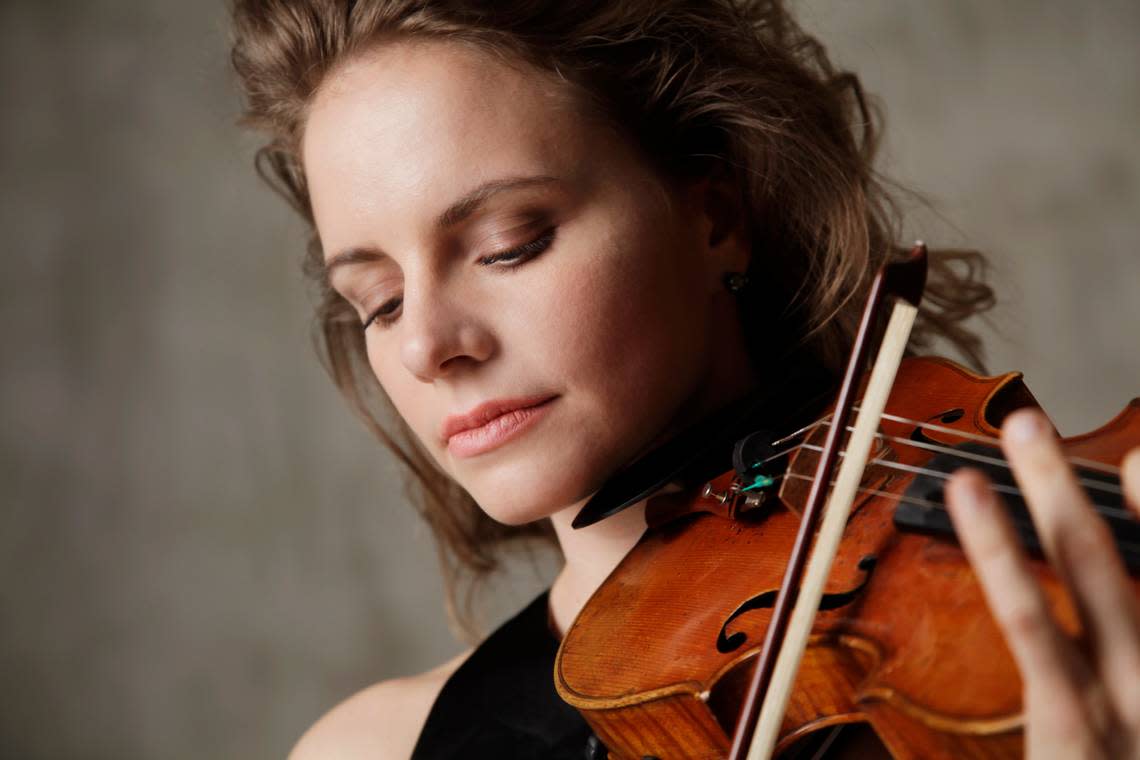 Violinist Julia Fischer will be the soloist in Schumann’s Violin Concerto at Helzberg Hall.