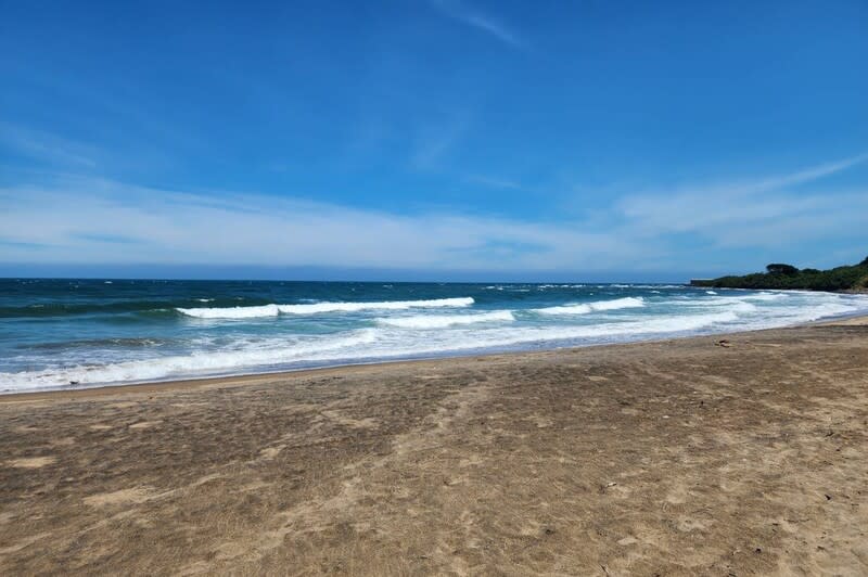 沙崙海域美麗景觀 新北淡水昔稱沙崙海水浴場的海域已封閉多年，當地 擁有美麗海灘景觀及豐富生態。 （新北市消防局提供） 中央社記者王鴻國傳真  113年6月23日 