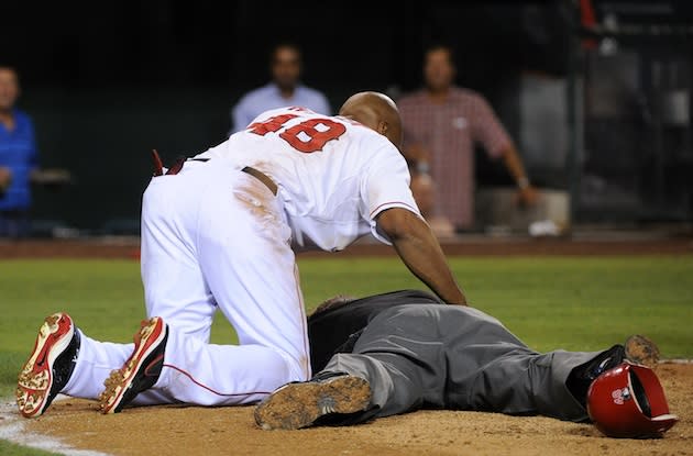 Torii Hunter Tosses Gear Across Baseball Field in Epic Outburst - ABC News