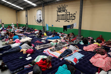 Honduran migrants, part of a caravan trying to reach the U.S., rest at a migrant shelter in Guatemala City, Guatemala October 17, 2018. REUTERS/Luis Echeverria