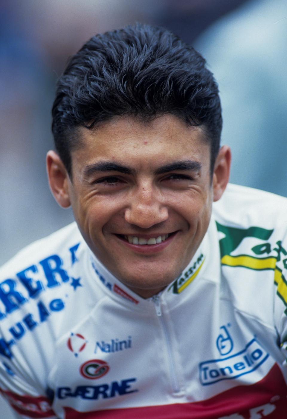 Nacido en 1963 en la ciudad de Uboldo, en la provincia de Varese, Chiappucci se convirtió en ciclista profesional en 1985 con el equipo Carrera y consiguió sus primeras victorias importantes a finales de aquella década. Sin embargo, su salto al estrellato se produjo en 1990. (Foto: Marka / Universal Images Group / Getty Images).