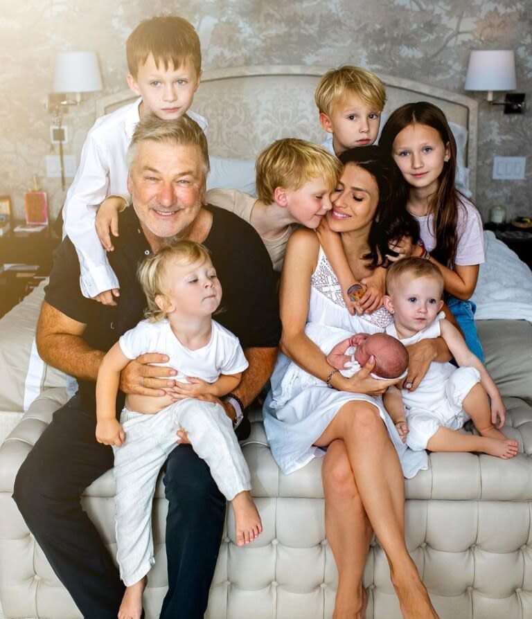 La fotografía de Alec Baldwin e Hilaria Thomas con sus siete hijos