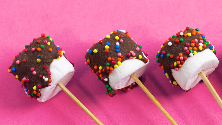 Chocolate-covered marshmallow pops