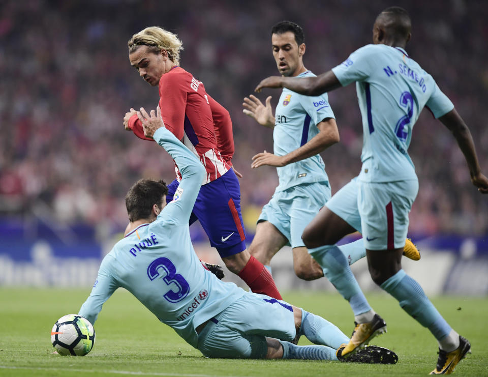 Le petit pont délicieux de Grizi sur Piqué (AFP).