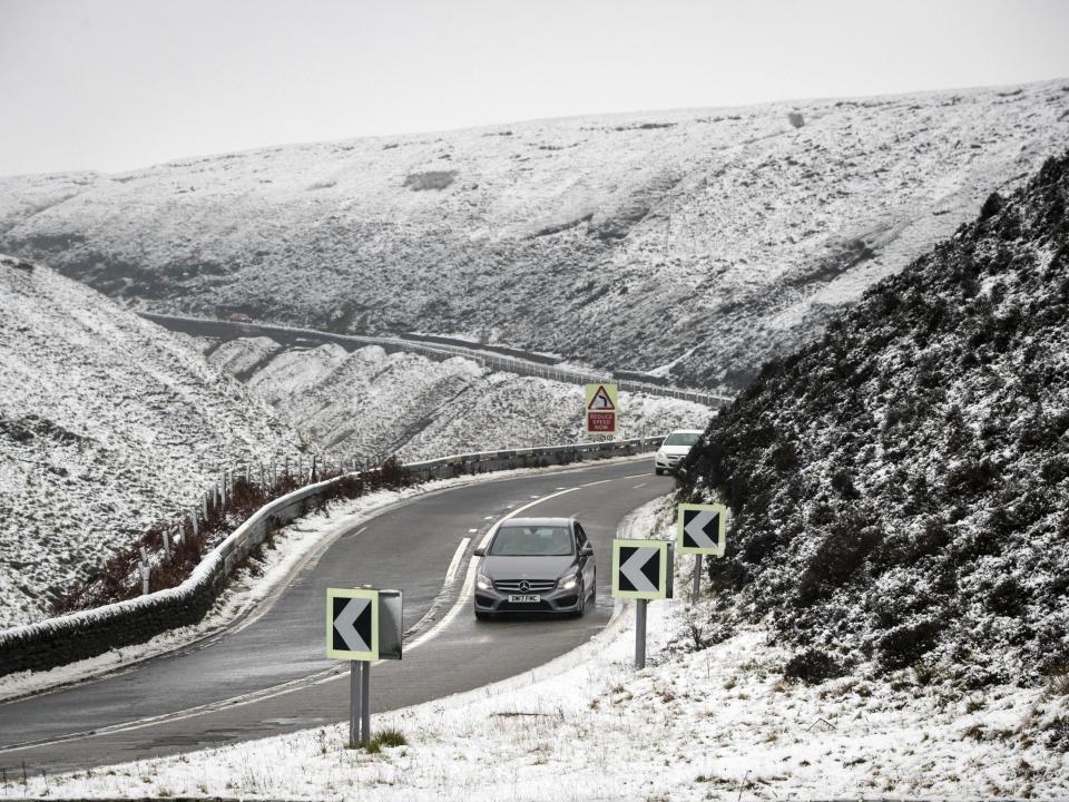 UK weather: Temperatures plummet as snow, sleet and freezing fog hit Britain