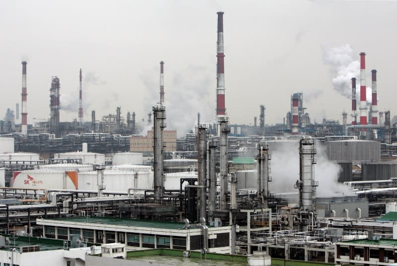 South Korea's top refiner SK Energy's main factory is seen in Ulsan, about 410 km (256 miles) southeast of Seoul, February 25, 2009. REUTERS/Jo Yong-Hak/File Photo