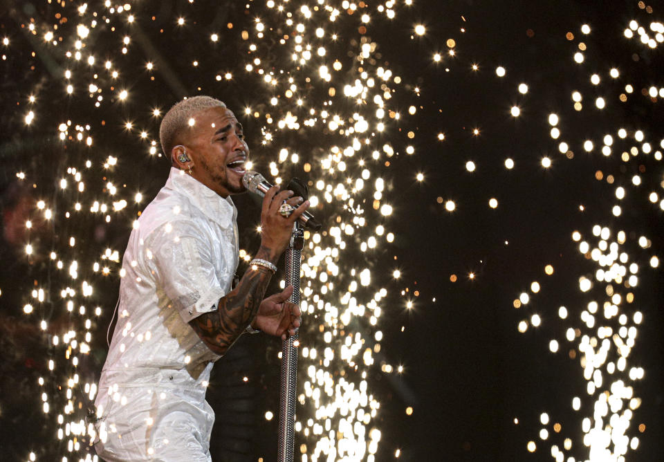 ARCHIVO – En esta fotografía de archivo del 28 de febrero de 2020 Ozuna durante su presentación en el Festival Internacional de la Canción de Viña del Mar en la Quinta Vergara en Viña del Mar, Chile. Ozuna fue anunciado el 18 de mayo de 2020 como ganador de los Premios Latinos BMI. (Foto AP/Esteban Félix, archivo)