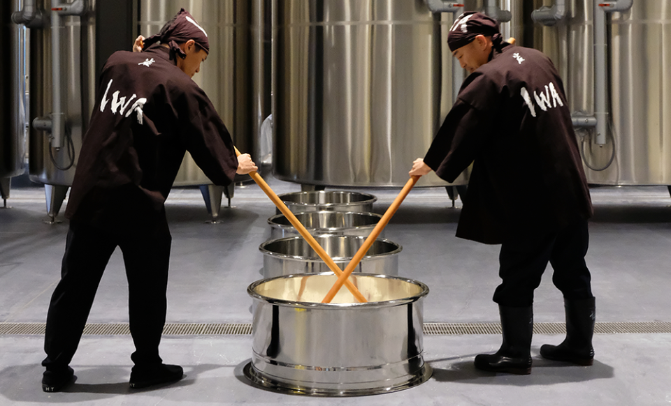 This pole-ramming/rice-mashing activity known as yama-oroshi in Japan