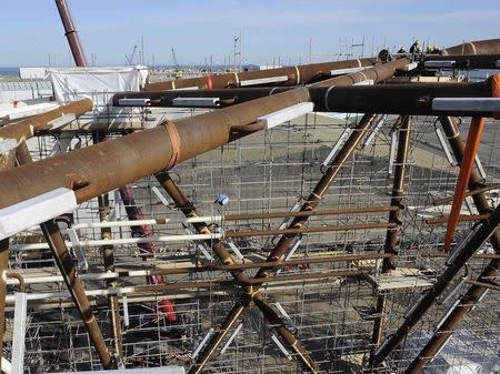 Workers are seen on the jacket section of Centrica's York platform at the Heerema plant in Hartlepool, northern England March 6, 2012. REUTERS/Nigel Roddis