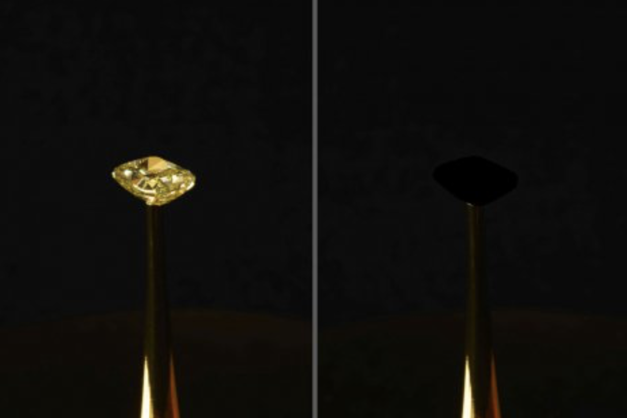 Links der 2 Millionen Dollar teure Diamant. Rechts das Kunstprojekt ganz in Schwarz. (Foto: MIT / Twitter)