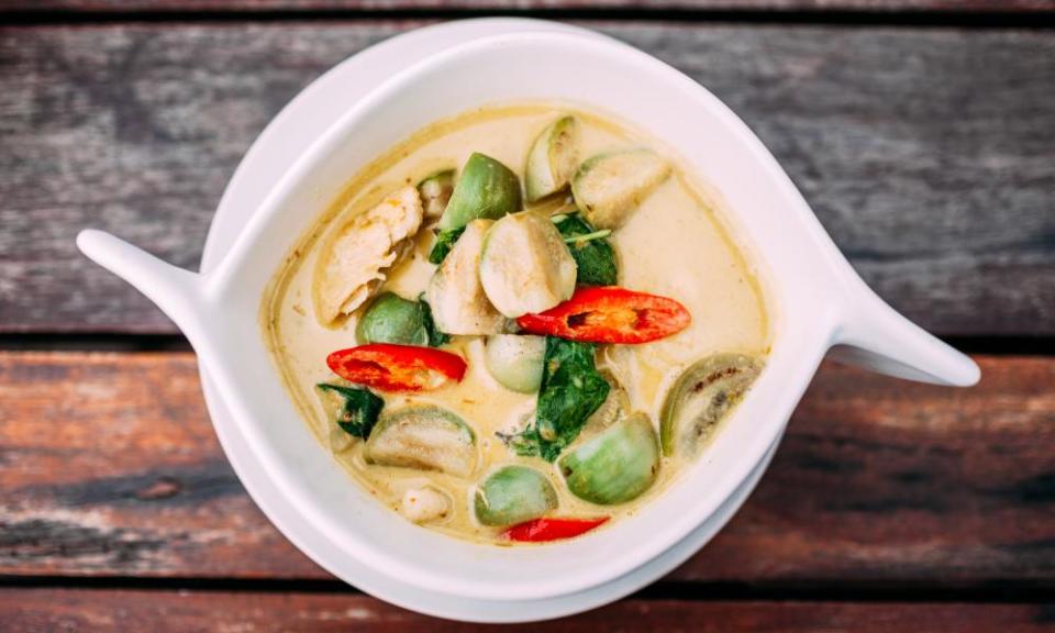 A bowl of chicken green curry.