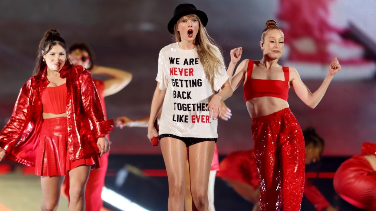  Taylor Swift performing "22" in Arlington, Texas with a shocked look on her face. 