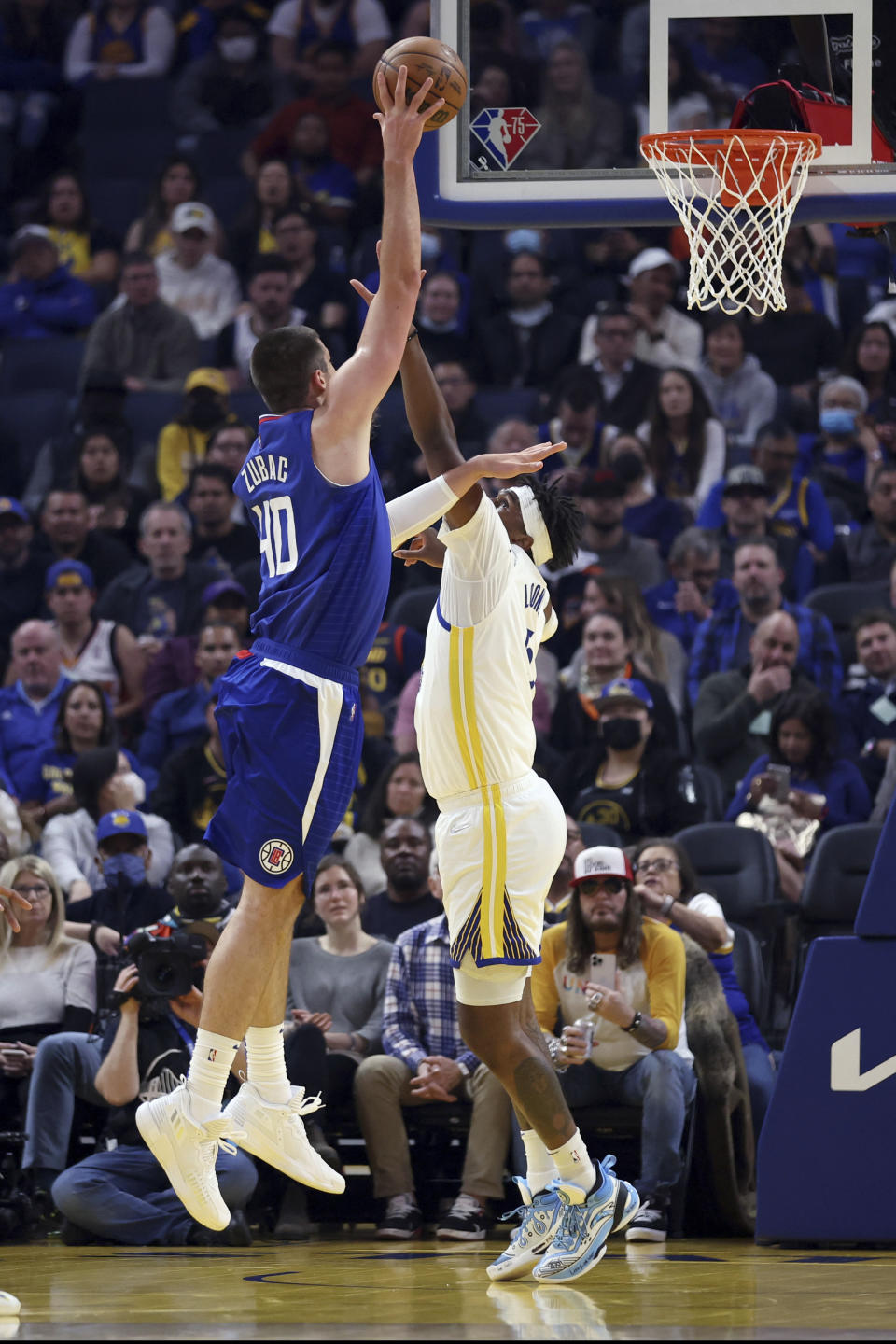 Los Angeles Clippers center Ivica Zubac, left, shoots against Golden State Warriors center Kevon Looney during the first half of an NBA basketball game in San Francisco, Tuesday, March 8, 2022. (AP Photo/Jed Jacobsohn)