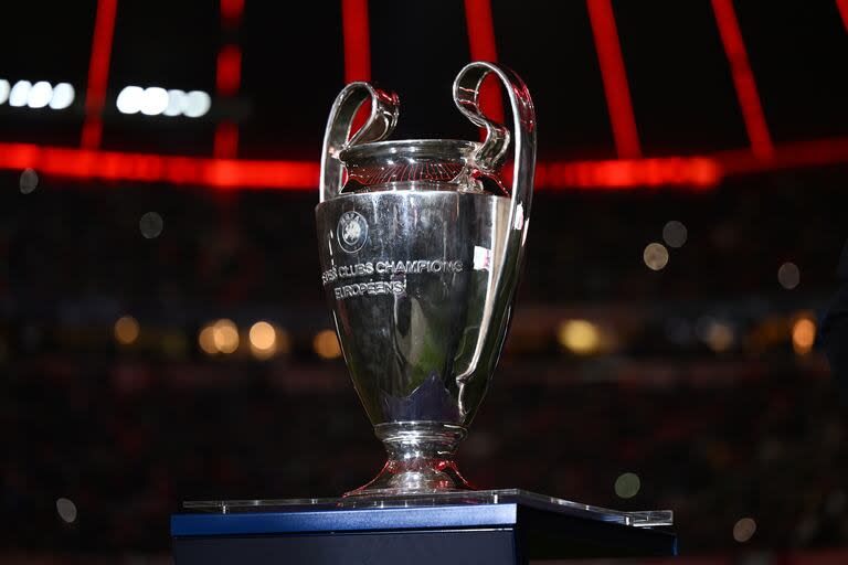 El trofeo de la Champions League, que quedará en manos del campeón de la edición 2023-24; Manchester City defiende el título