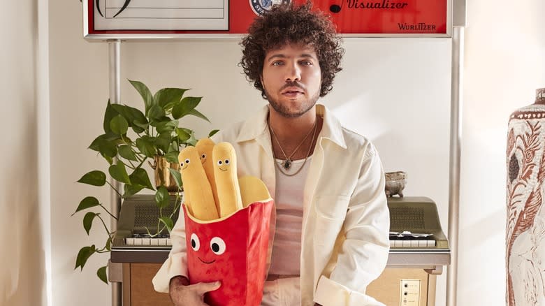 Benny Blanco with fries and Wurlitzer