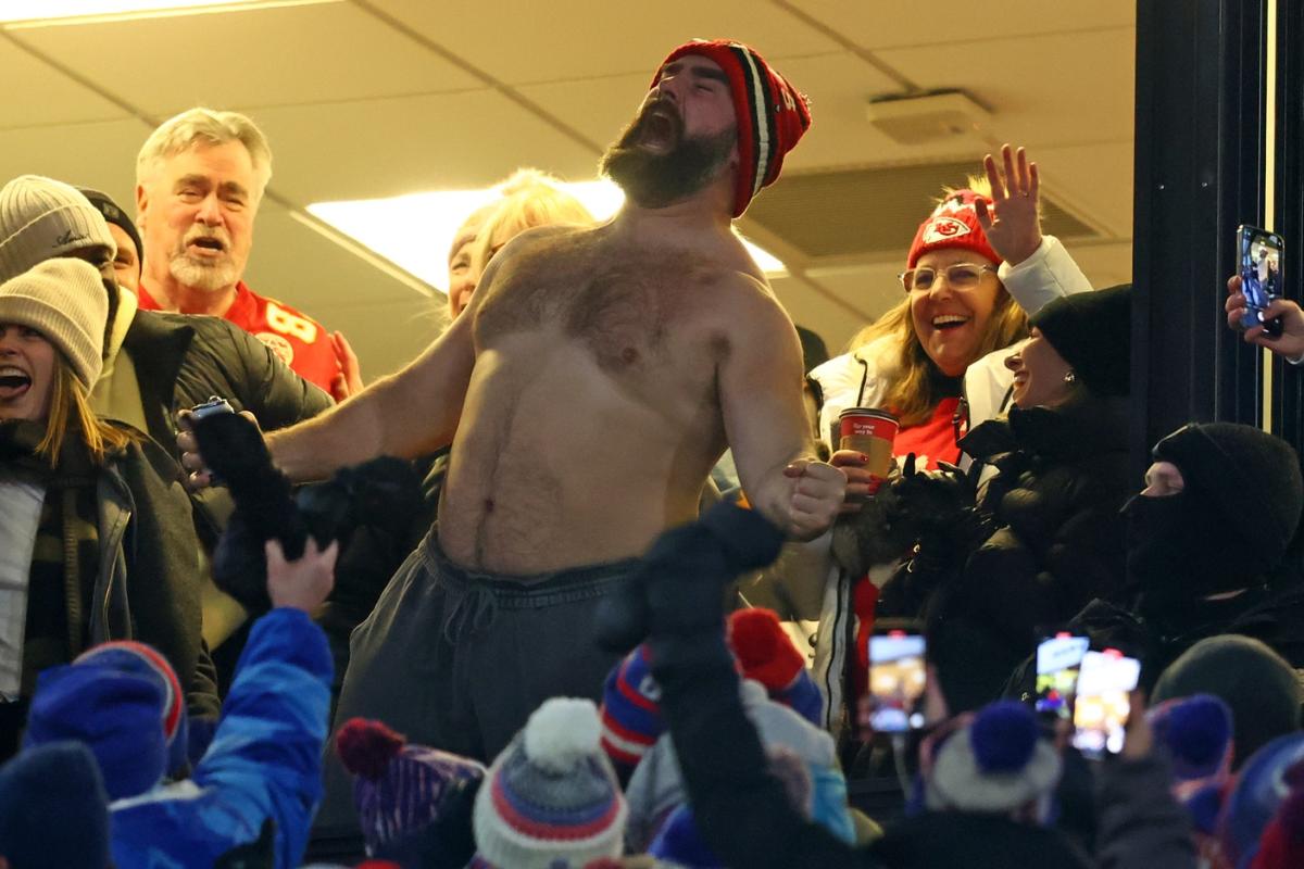 National reaction to Jason Kelce going shirtless in Buffalo to ...