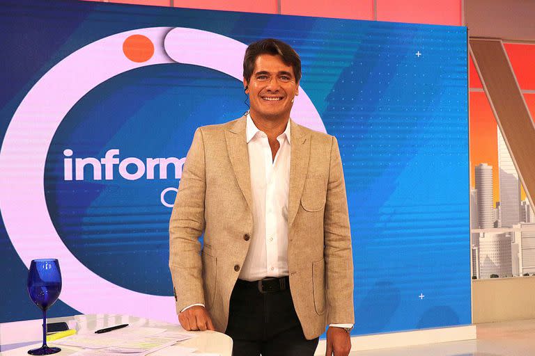 Tras su salida del noticiero de América, Guillermo Andino debutó con el magazine matinal Informados de todo