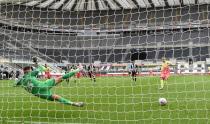 FA Cup - Quarter Final - Newcastle United v Manchester City