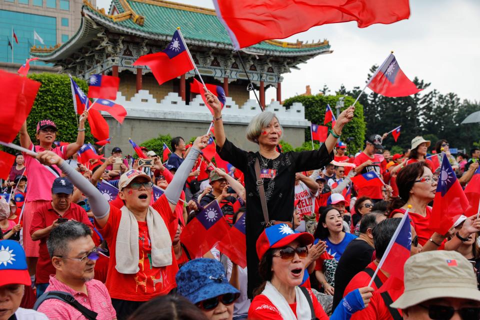 Supporters of Kaohsiung city mayor Han Kuo-yu from the Kuomintang party wave Taiwanese flags during a campaign event in Taipei on June 1, 2019. (Photo by Daniel Shih / AFP)        (Photo credit should read DANIEL SHIH/AFP/Getty Images)