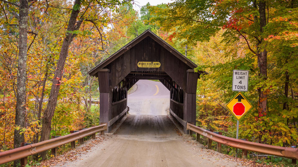 NEW ENGLAND'S COVERED BRIDGES