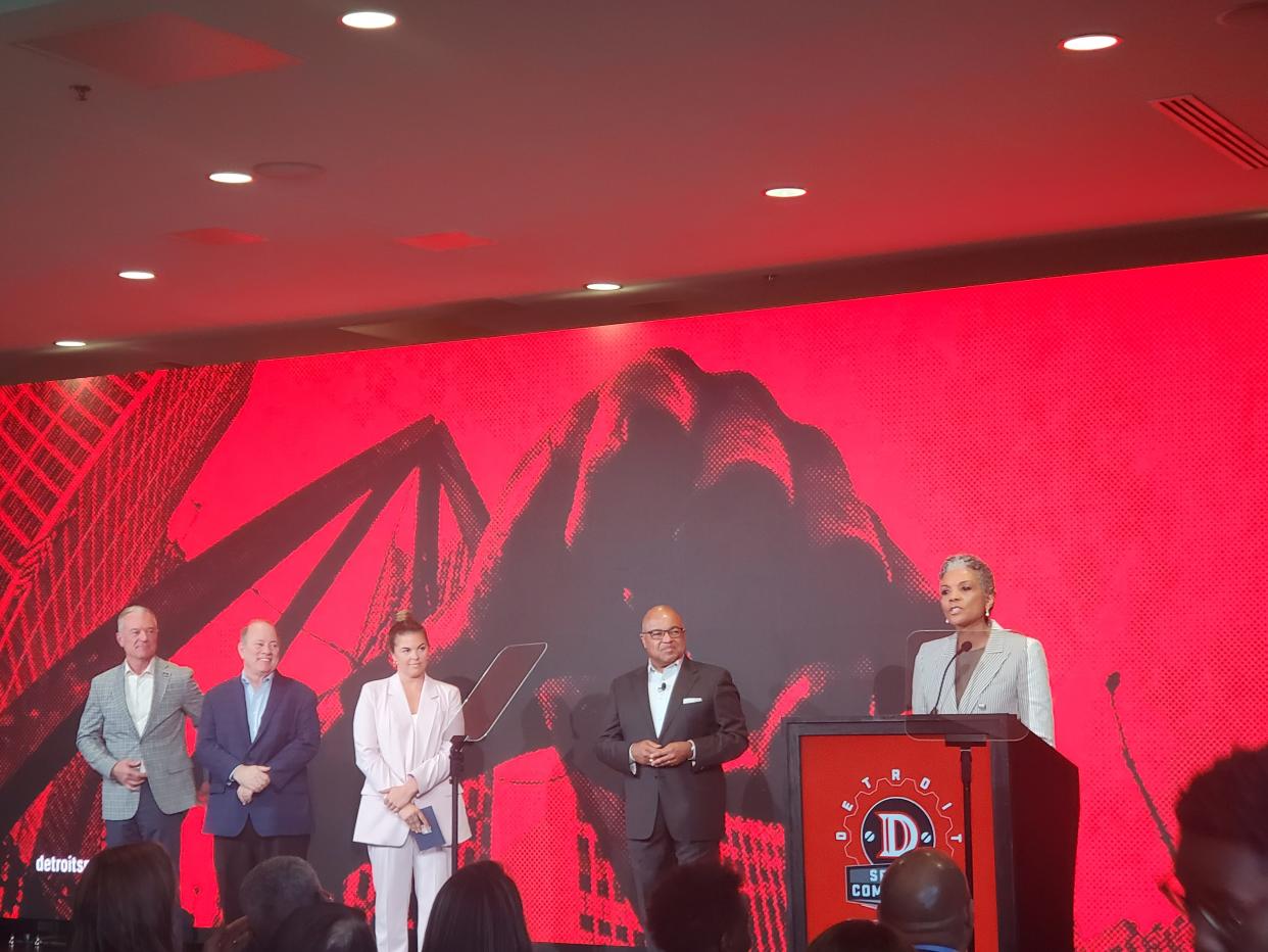 Detroit Sports Commission Community Engagement Committee Co-Chair Faye Nelson speaks at the April 22 Community Impact Draft at The Corner Ballpark in Detroit as Detroit Sports Commission Executive Director Dave Beachnau, Detroit Mayor Mike Duggan, NFL Senior Manager of Community Relations Christina Hovestadt and NBC sportscaster Mike Tirico listen.