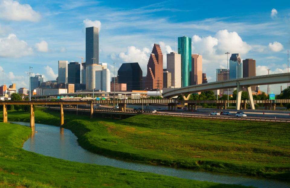 <p>Building: 600 Travis</p><p>Location: Houston, Texas</p><p>Stats: 1,002 feet, 75 floors, built in 1982</p>