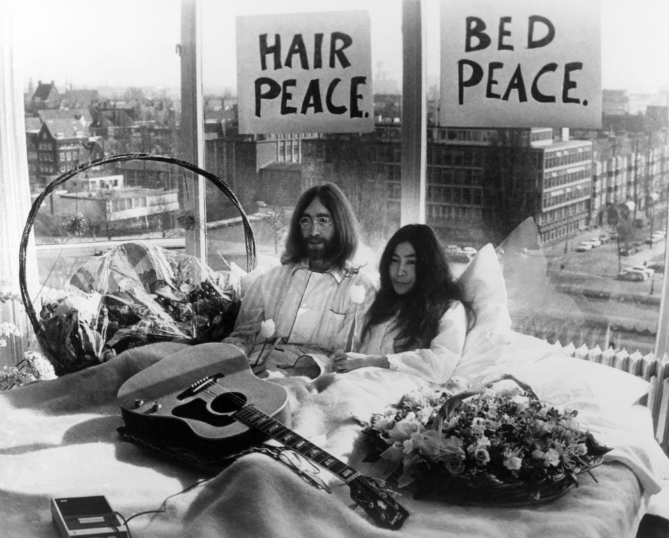 John Lennon and his wife Yoko Ono holding a press conference in their bed at Amsterdam Hilton Hotel, during their honeymoon they are staying in bed for a week against war and violence in the world on March 26, 1969 in Amsterdam, Netherlands.(Photo by Keystone-France/Gamma-Rapho via Getty Images)
