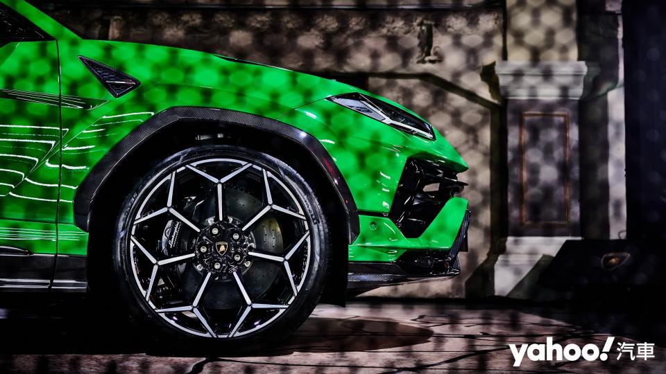<p>2023 Lamborghini Urus Performante登台再顯巔峰之作！-05</p> 