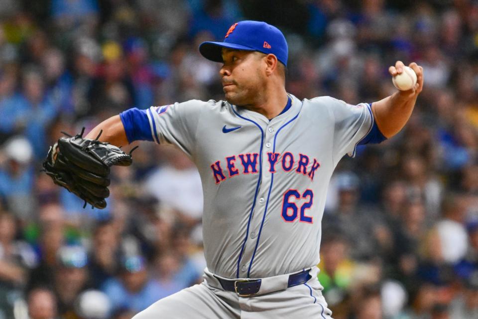 New York Mets starting pitcher Jose Quintana (62) pitches in the first inning against the Milwaukee Brewers on Sept. 28, 2024, at American Family Field.